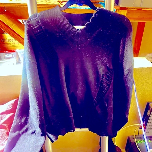 HELMUT LANG SIZE LARGE NEVER WORN; EXCELLENT CONDITION, DISTRESSED 100% WOOL - Picture 2 of 10